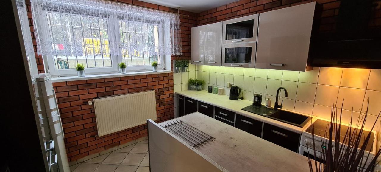 Quiet Basement Apartment Poznań Exteriör bild